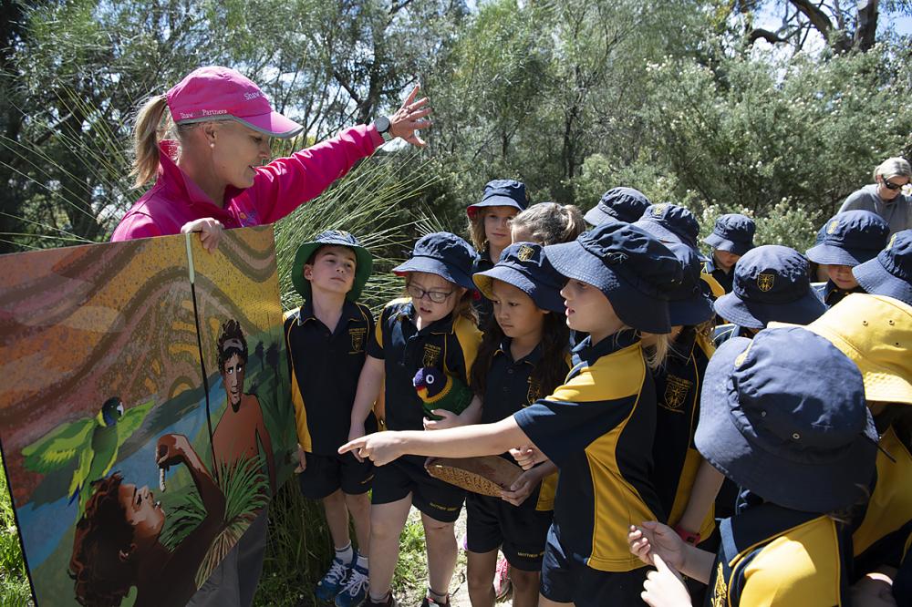 School students with a Kings Park Education presenter.