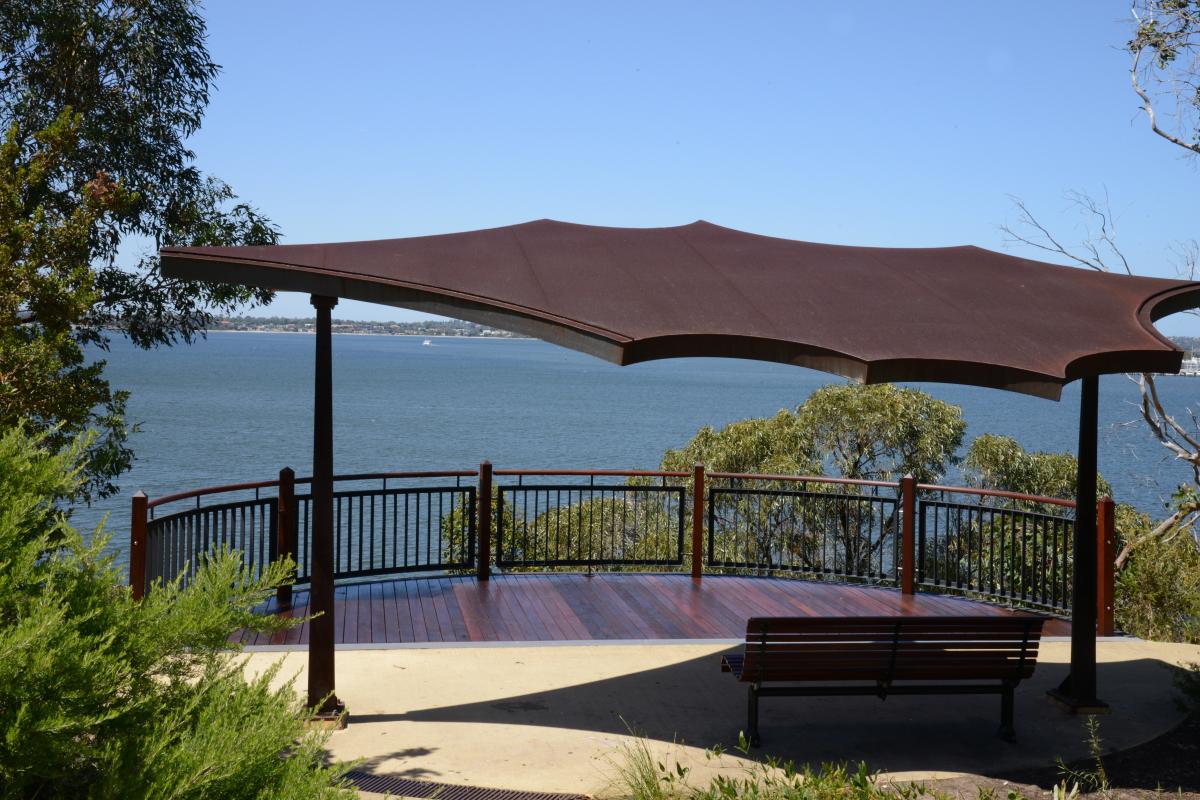 Dryandra Lookout located in the Kings Park bushland is a small leaf-shaped shelter offering views of the swan river.