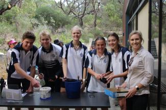 Students seed cleaning in Bold Park.